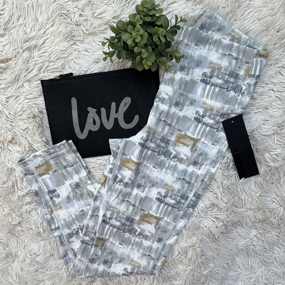 Mono B Patterned Athletic Yoga Leggings 💗 Gray White & Gold